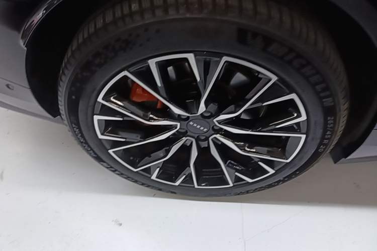 Used Zeekr 7X 2025 100kWh Long-Range All-Wheel Drive Intelligent Driving Version Right Rear Wheel Hub