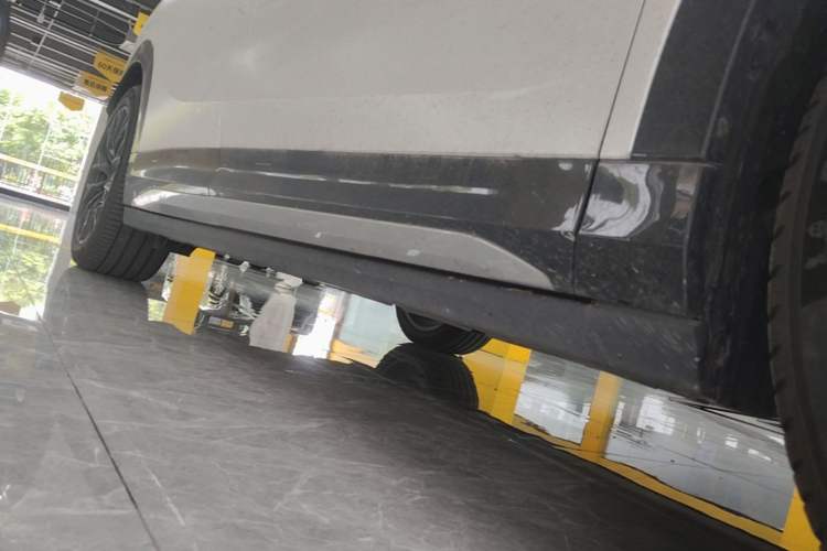 Used Zeekr 7X 2025 100kWh Long-Range All-Wheel Drive Intelligent Driving Version Right Side Sill