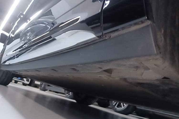 Used Zeekr 7X 2025 100kWh Long-Range All-Wheel Drive Intelligent Driving Version Right Side Sill