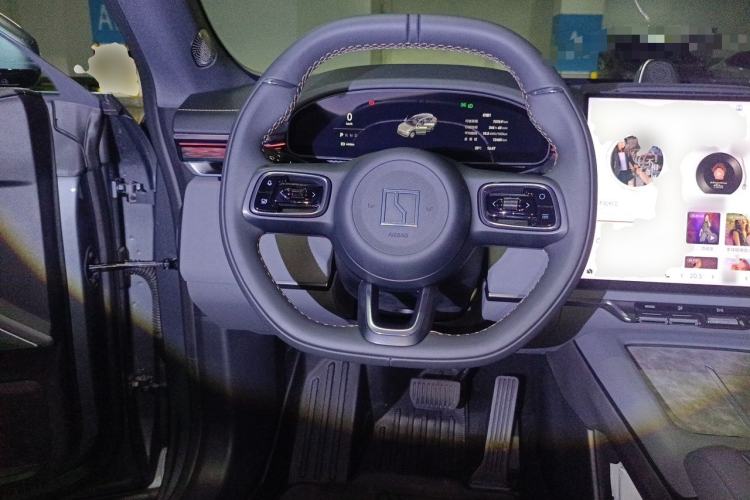 Used Zeekr 7X 2025 100 kWh Long-Range Rear-Wheel Drive with Intelligent Driving Features Steering Wheel