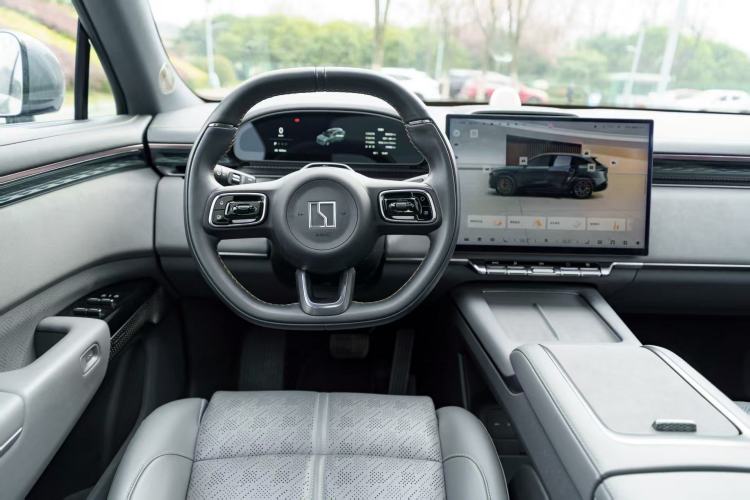 Used Zeekr 7X 2025 100 kWh Long-Range Rear-Wheel Drive with Intelligent Driving Features Steering Wheel