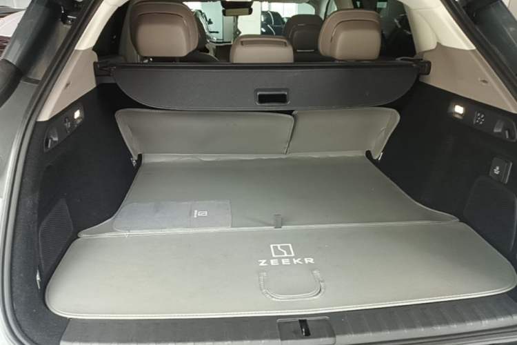Used Zeekr 7X 2025 75 kWh Rear-Wheel Drive Intelligent Driving Version Trunk