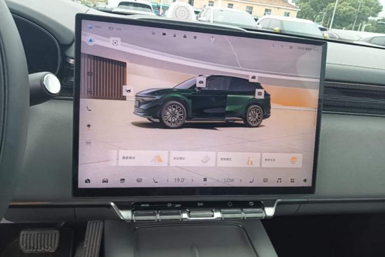 Used Zeekr 7X 2025 75 kWh Rear-Wheel Drive Intelligent Driving Version Audio And AC Panel