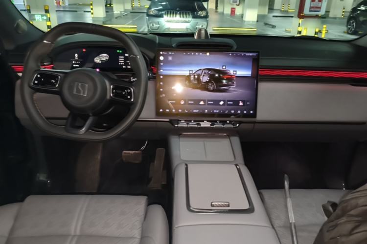 Used Zeekr 7X 2025 100 kWh Long-Range Rear-Wheel Drive with Intelligent Driving Features Center Console