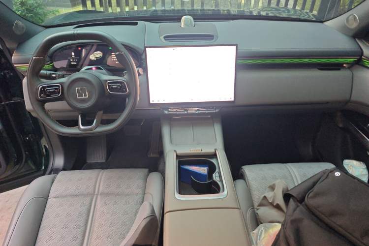 Used Zeekr 7X 2025 100 kWh Long-Range Rear-Wheel Drive with Intelligent Driving Features Center Console