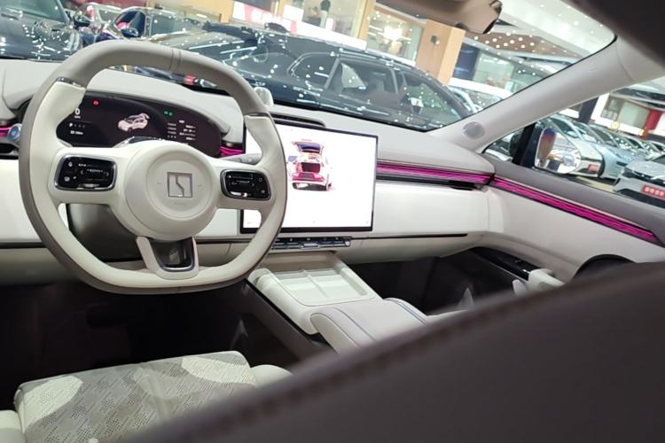 Used Zeekr 7X 2025 100 kWh Long-Range Rear-Wheel Drive with Intelligent Driving Features Center Console