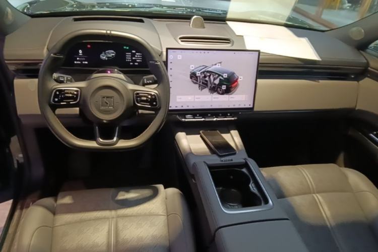 Used Zeekr 7X 2025 100kWh Long-Range All-Wheel Drive Intelligent Driving Version Center Console