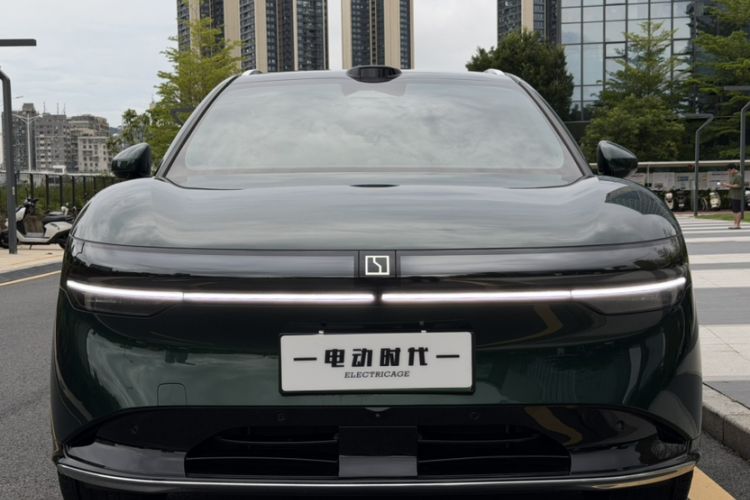 Used Zeekr 7X 2025 100 kWh Long-Range Rear-Wheel Drive with Intelligent Driving Features Exterior 1