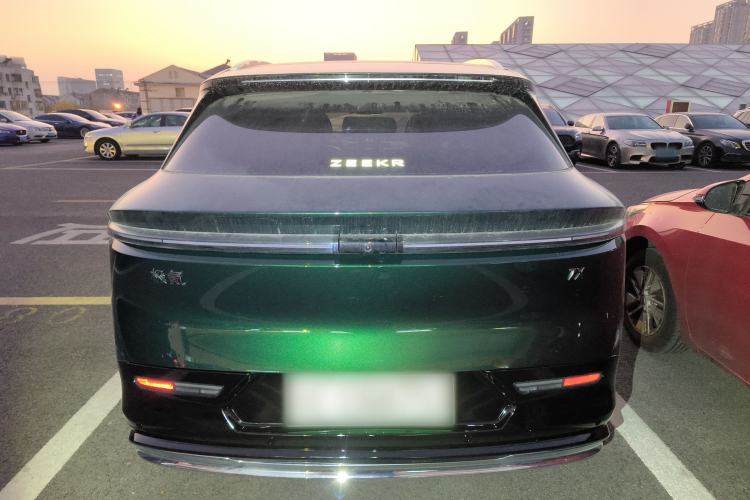 Used Zeekr 7X 2025 100 kWh Long-Range Rear-Wheel Drive with Intelligent Driving Features Exterior 4