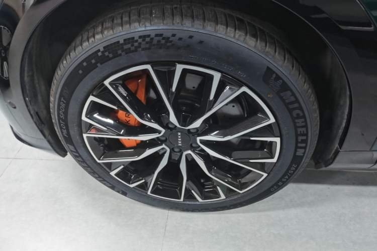 Used Zeekr 7X 2025 100 kWh Long-Range Rear-Wheel Drive with Intelligent Driving Features Exterior 4
