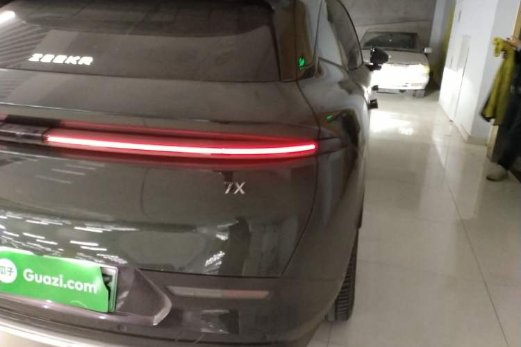 Used Zeekr 7X 2025 100kWh Long-Range All-Wheel Drive Intelligent Driving Version Exterior 6