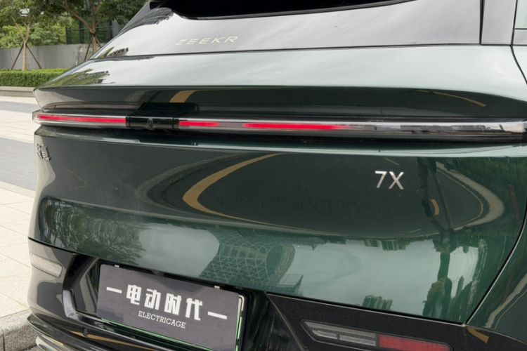 Used Zeekr 7X 2025 100 kWh Long-Range Rear-Wheel Drive with Intelligent Driving Features Exterior 8