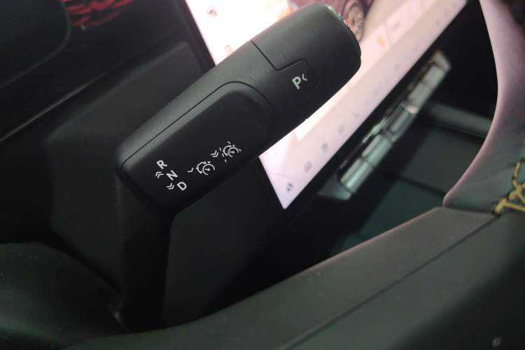 Used Zeekr 7X 2025 100 kWh Long-Range Rear-Wheel Drive with Intelligent Driving Features Gear Lever