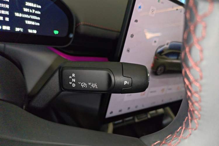 Used Zeekr 7X 2025 100 kWh Long-Range Rear-Wheel Drive with Intelligent Driving Features Gear Lever