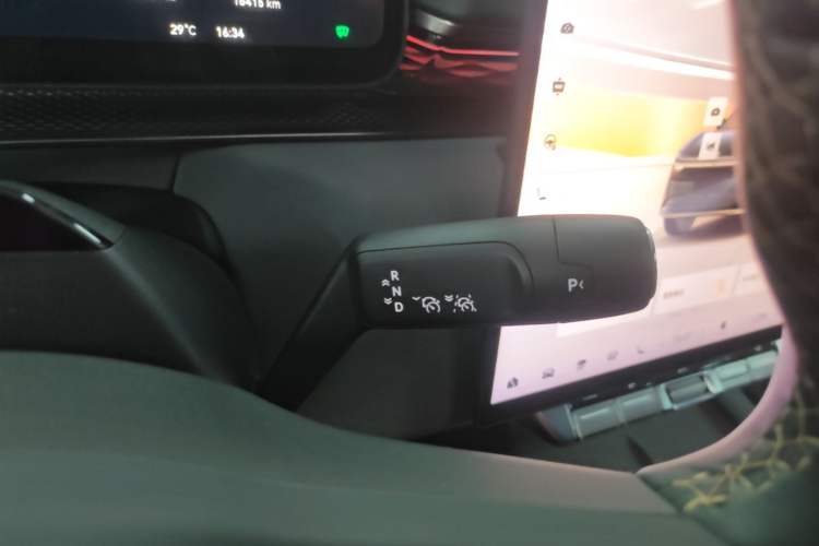 Used Zeekr 7X 2025 100 kWh Long-Range Rear-Wheel Drive with Intelligent Driving Features Gear Lever