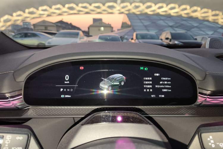 Used Zeekr 7X 2025 100 kWh Long-Range Rear-Wheel Drive with Intelligent Driving Features Instrument Cluster