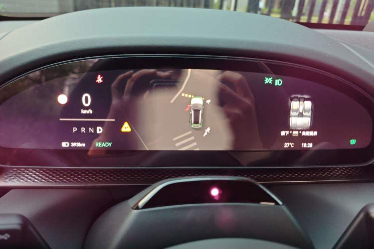 Used Zeekr 7X 2025 100 kWh Long-Range Rear-Wheel Drive with Intelligent Driving Features Instrument Cluster