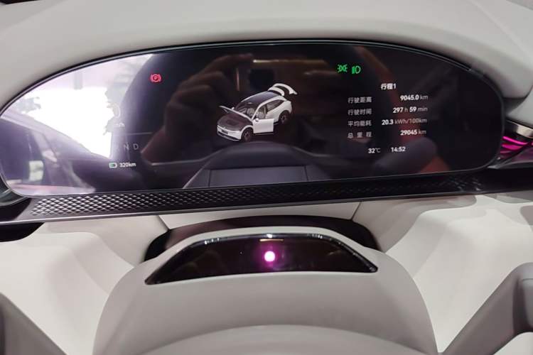 Used Zeekr 7X 2025 100 kWh Long-Range Rear-Wheel Drive with Intelligent Driving Features Instrument Cluster
