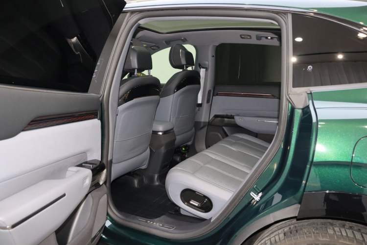 Used Zeekr 7X 2025 100kWh Long-Range All-Wheel Drive Intelligent Driving Version Interior 1