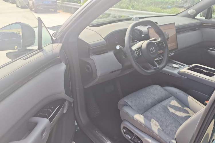 Used Zeekr 7X 2025 75 kWh Rear-Wheel Drive Intelligent Driving Version Interior 1