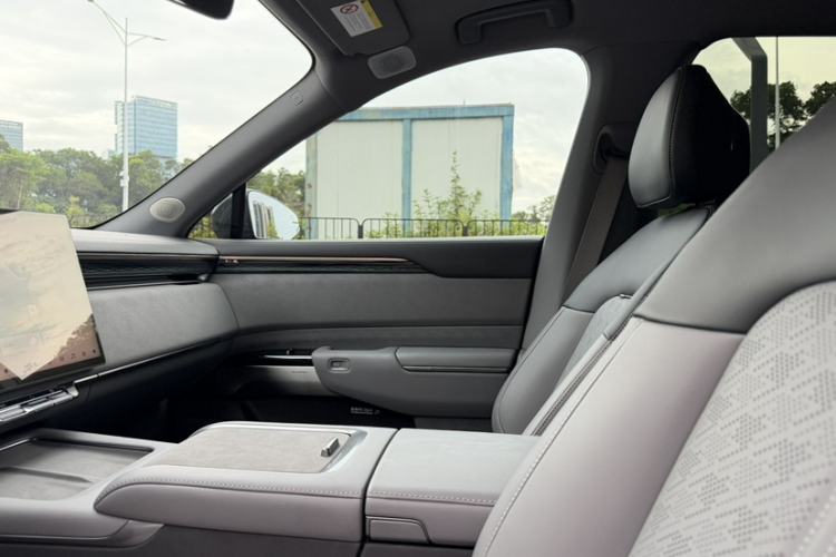 Used Zeekr 7X 2025 100 kWh Long-Range Rear-Wheel Drive with Intelligent Driving Features Interior 10