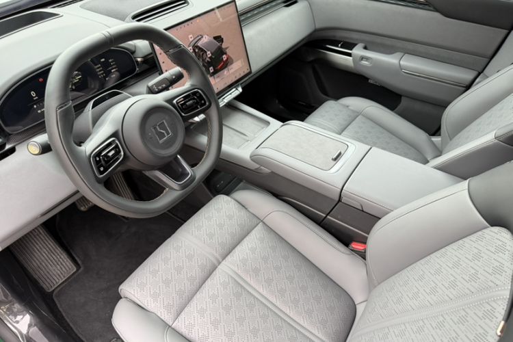 Used Zeekr 7X 2025 100 kWh Long-Range Rear-Wheel Drive with Intelligent Driving Features Interior 12