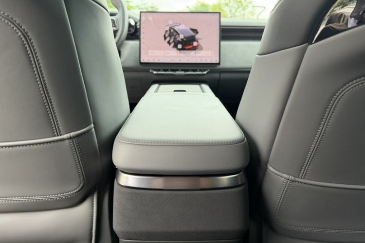 Used Zeekr 7X 2025 100 kWh Long-Range Rear-Wheel Drive with Intelligent Driving Features Interior 3