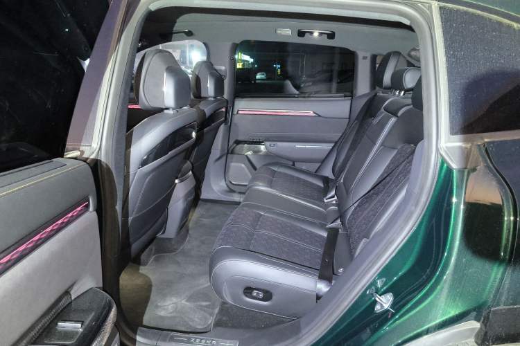 Used Zeekr 7X 2025 100 kWh Long-Range Rear-Wheel Drive with Intelligent Driving Features Interior 4