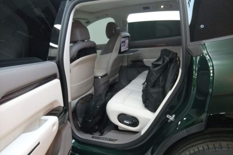 Used Zeekr 7X 2025 100kWh Long-Range All-Wheel Drive Intelligent Driving Version Interior 4
