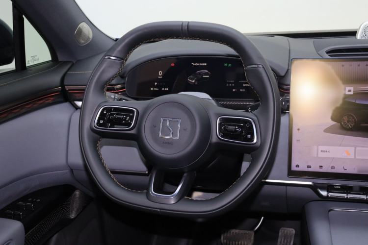 Used Zeekr 7X 2025 100kWh Long-Range All-Wheel Drive Intelligent Driving Version Interior 4