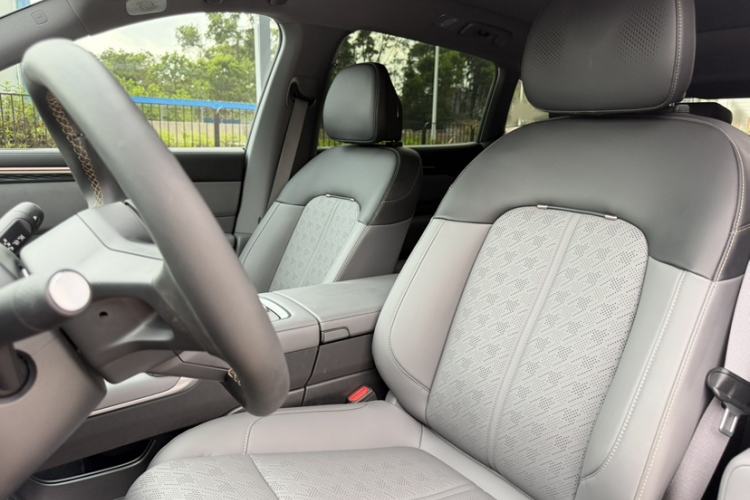 Used Zeekr 7X 2025 100 kWh Long-Range Rear-Wheel Drive with Intelligent Driving Features Interior 6