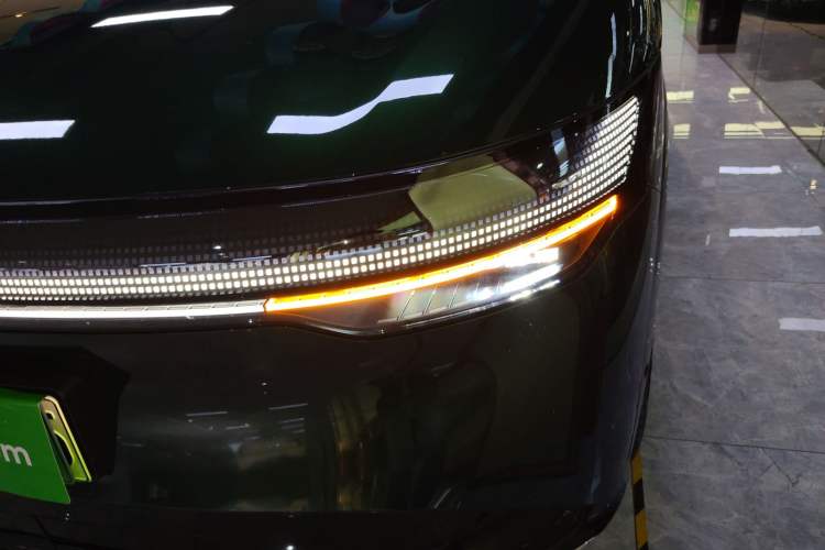 Used Zeekr 7X 2025 100kWh Long-Range All-Wheel Drive Intelligent Driving Version Left Front Headlight