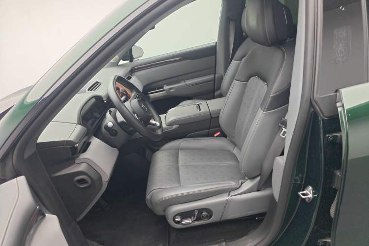 Used Zeekr 7X 2025 100 kWh Long-Range Rear-Wheel Drive with Intelligent Driving Features Left Front Seat