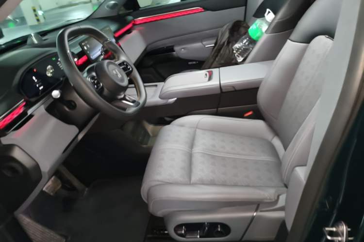 Used Zeekr 7X 2025 100 kWh Long-Range Rear-Wheel Drive with Intelligent Driving Features Left Front Seat