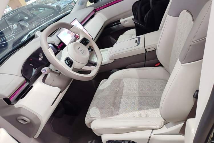 Used Zeekr 7X 2025 100 kWh Long-Range Rear-Wheel Drive with Intelligent Driving Features Left Front Seat