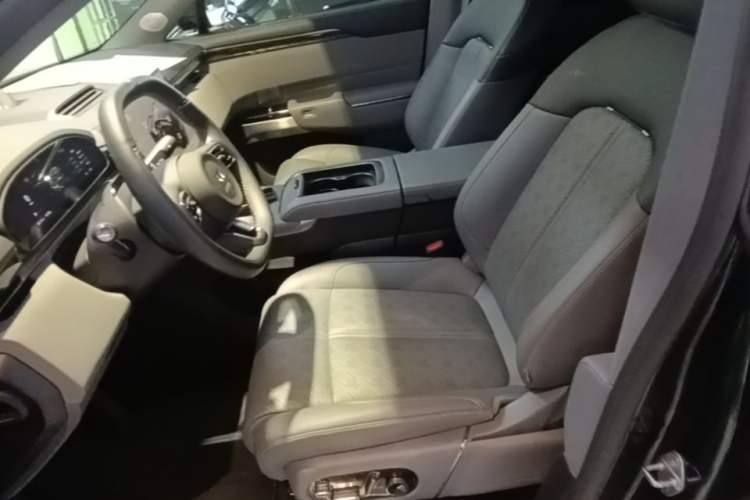 Used Zeekr 7X 2025 100kWh Long-Range All-Wheel Drive Intelligent Driving Version Left Front Seat