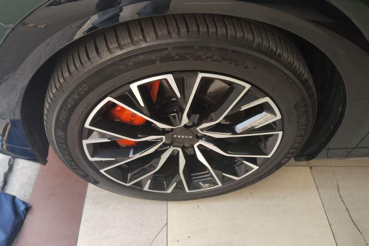 Used Zeekr 7X 2025 100kWh Long-Range All-Wheel Drive Intelligent Driving Version Left Front Wheel Hub