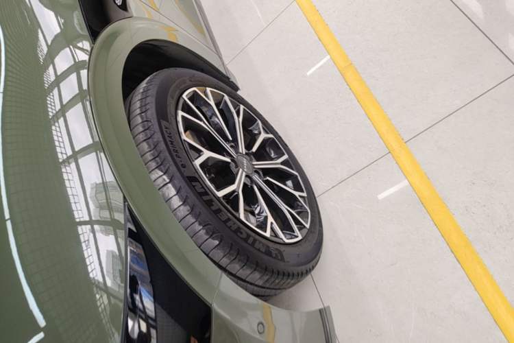 Used Zeekr 7X 2025 75 kWh Rear-Wheel Drive Intelligent Driving Version Left Front Wheel Hub
