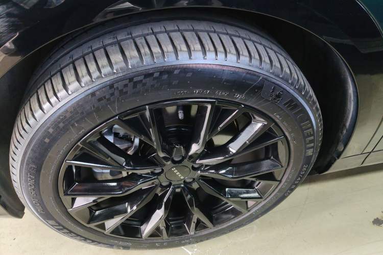 Used Zeekr 7X 2025 75 kWh Rear-Wheel Drive Intelligent Driving Version Left Front Wheel Hub