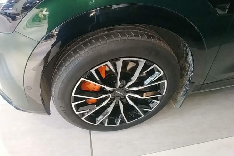 Used Zeekr 7X 2025 100kWh Long-Range All-Wheel Drive Intelligent Driving Version Left Front Wheel Hub