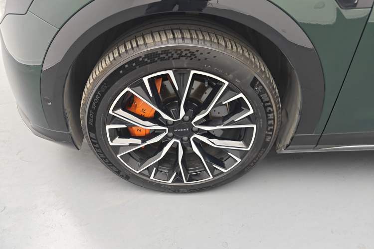Used Zeekr 7X 2025 100 kWh Long-Range Rear-Wheel Drive with Intelligent Driving Features Left Front Wheel Hub