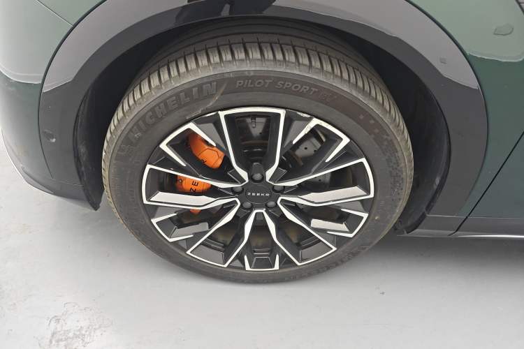 Used Zeekr 7X 2025 100 kWh Long-Range Rear-Wheel Drive with Intelligent Driving Features Left Front Wheel Hub