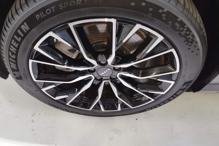 Used Zeekr 7X 2025 75 kWh Rear-Wheel Drive Intelligent Driving Version Left Front Wheel Hub
