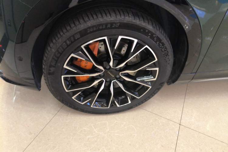 Used Zeekr 7X 2025 100kWh Long-Range All-Wheel Drive Intelligent Driving Version Left Front Wheel Hub
