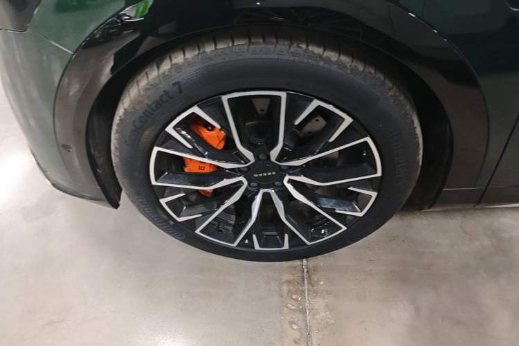 Used Zeekr 7X 2025 100kWh Long-Range All-Wheel Drive Intelligent Driving Version Left Front Wheel Hub