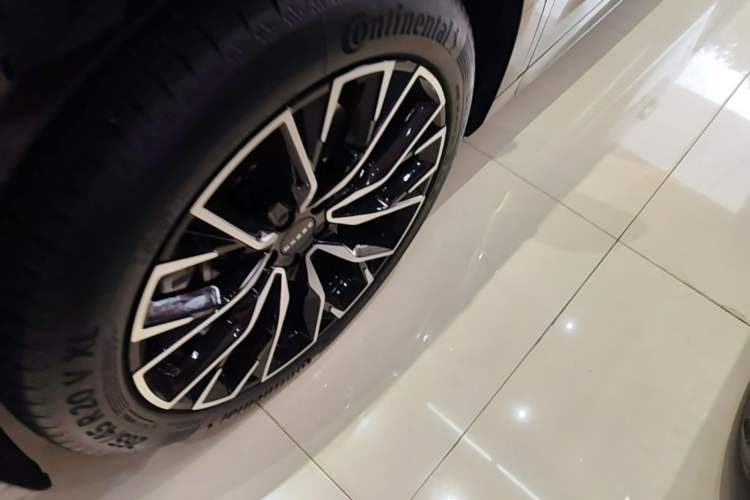 Used Zeekr 7X 2025 100 kWh Long-Range Rear-Wheel Drive with Intelligent Driving Features Left Front Wheel Hub