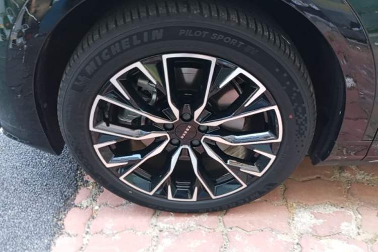 Used Zeekr 7X 2025 75 kWh Rear-Wheel Drive Intelligent Driving Version Left Front Wheel Hub