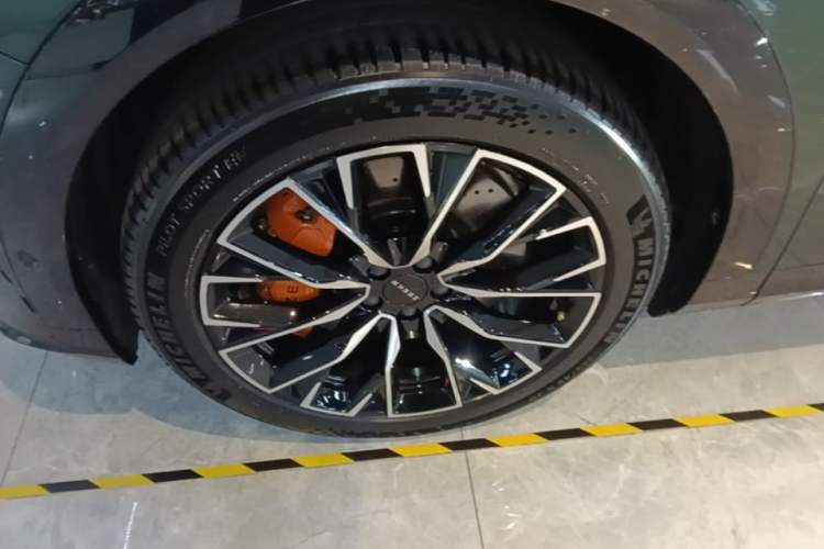 Used Zeekr 7X 2025 100kWh Long-Range All-Wheel Drive Intelligent Driving Version Left Front Wheel Hub