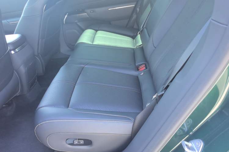 Used Zeekr 7X 2025 100 kWh Long-Range Rear-Wheel Drive with Intelligent Driving Features Left Rear Seat