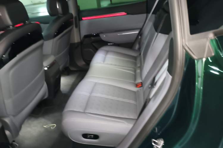 Used Zeekr 7X 2025 100 kWh Long-Range Rear-Wheel Drive with Intelligent Driving Features Left Rear Seat
